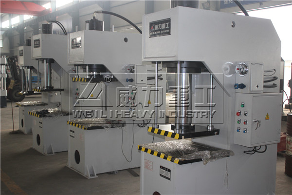 100噸單柱液壓機準(zhǔn)備發(fā)貨